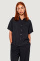 CAMICIA CRINKLE CON MANICA CORTA E FONDO STONDATO