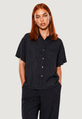 CAMICIA CRINKLE CON MANICA CORTA E FONDO STONDATO