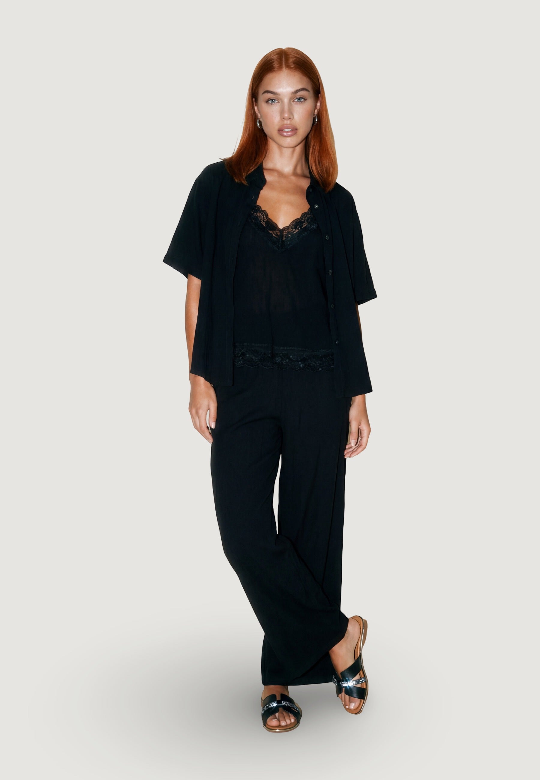 CAMICIA CRINKLE CON MANICA CORTA E FONDO STONDATO