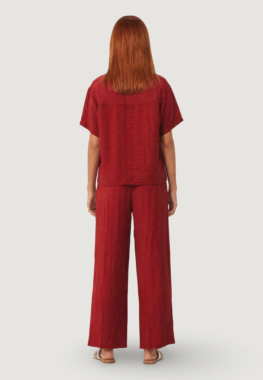 CAMICIA CRINKLE CON MANICA CORTA E FONDO STONDATO
