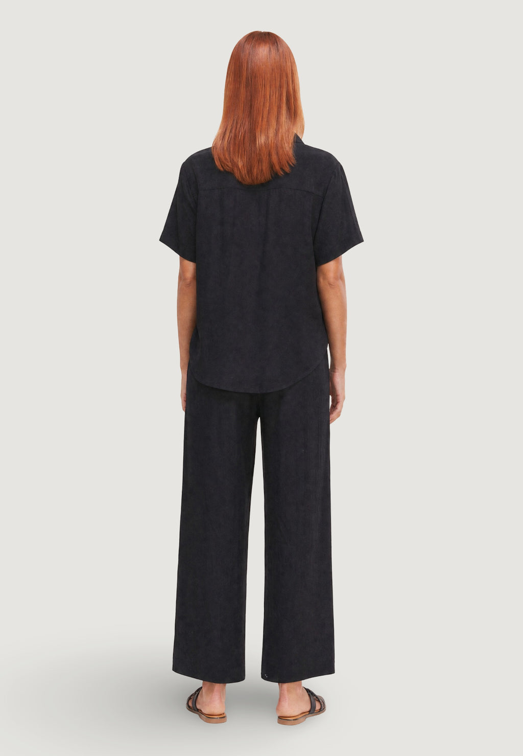 CAMICIA CRINKLE CON MANICA CORTA E FONDO STONDATO