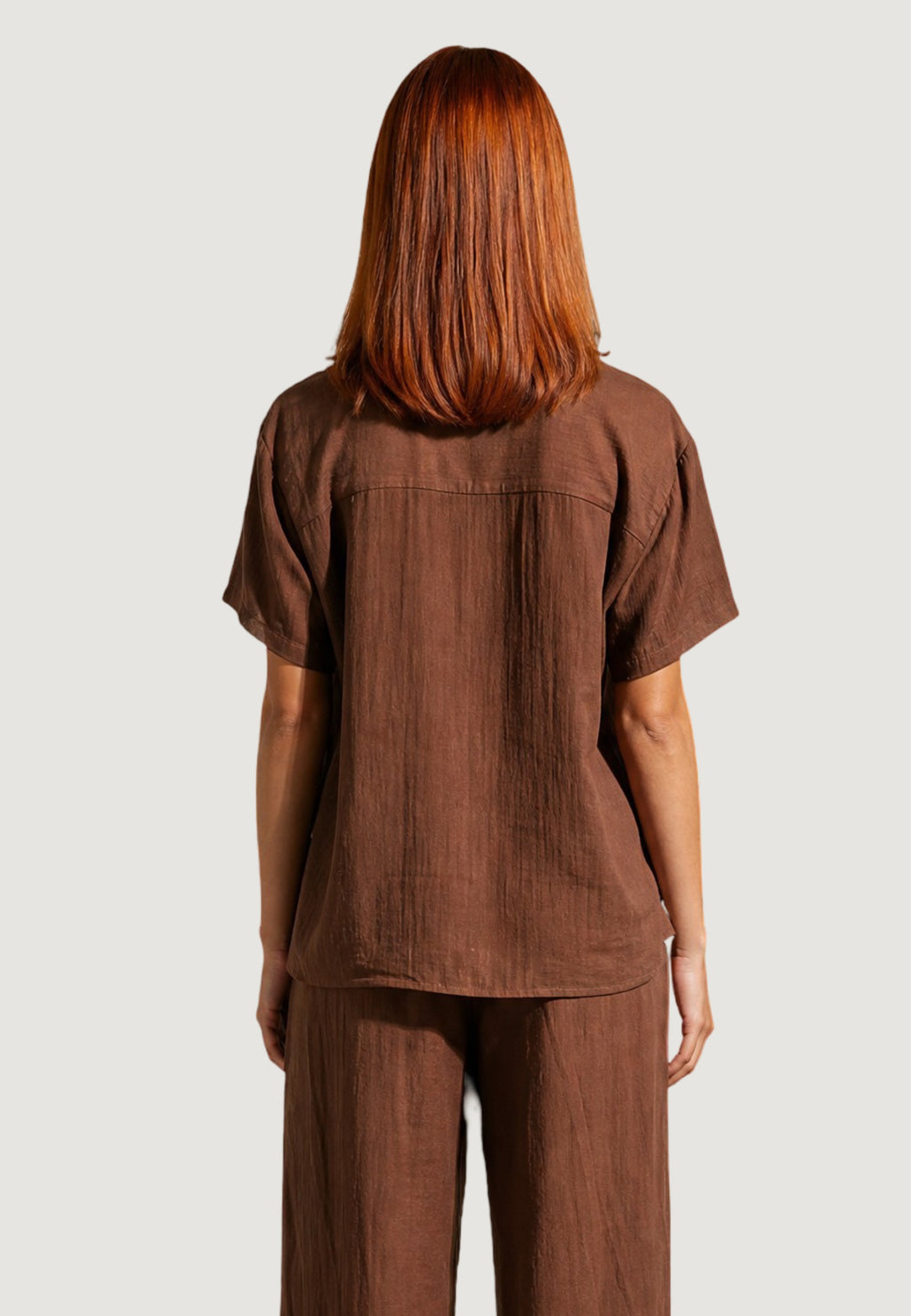 CAMICIA CRINKLE CON MANICA CORTA E FONDO STONDATO