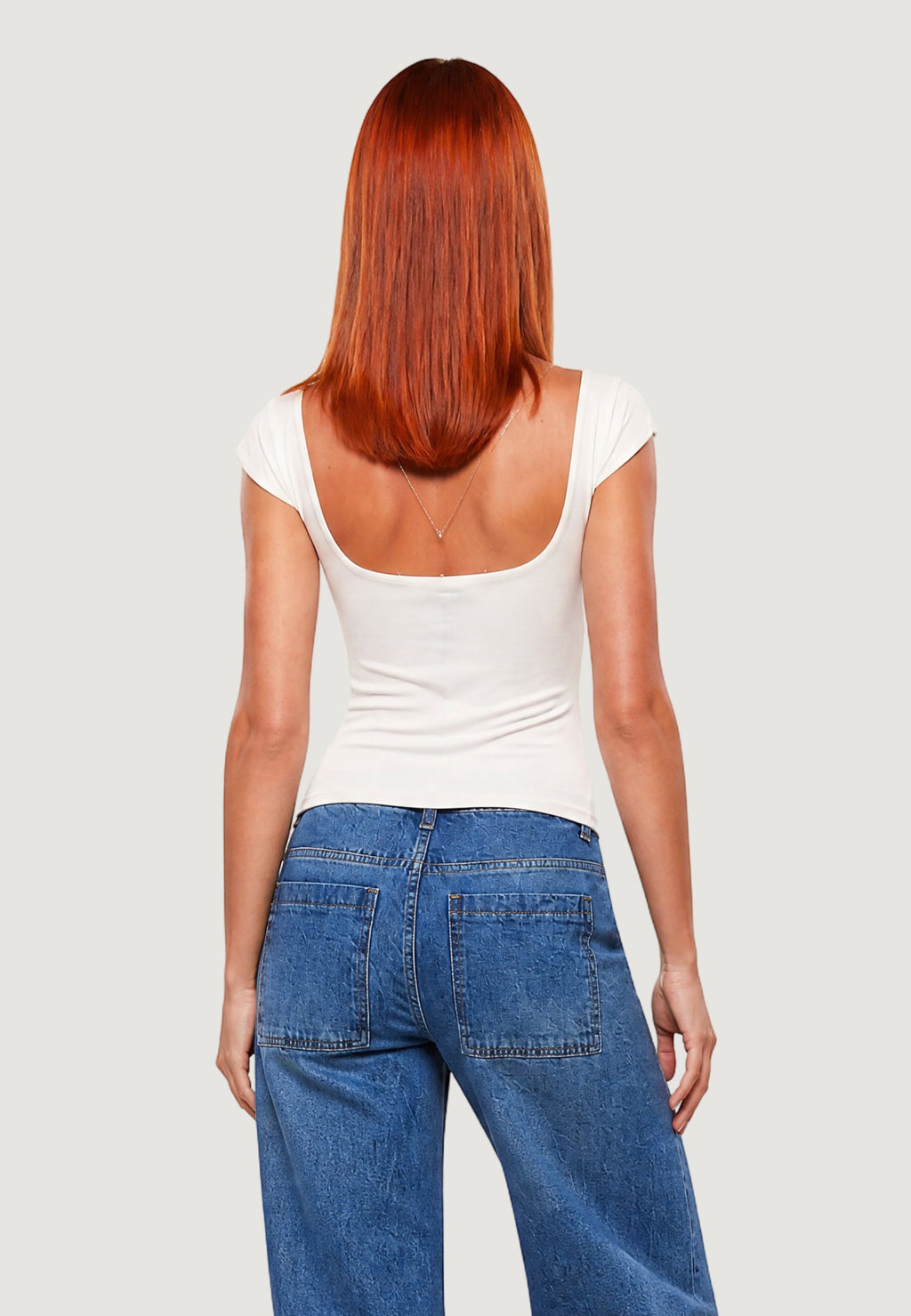 TOP CON SCOLLO DIETRO
